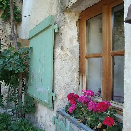 Charming Studio In Small Farmhouse With A View * Nyons
